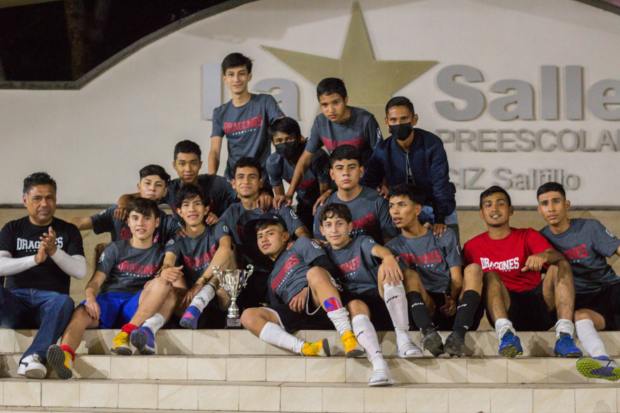Consiguen Dragones campeonato de fútbol de la Liga La Salle