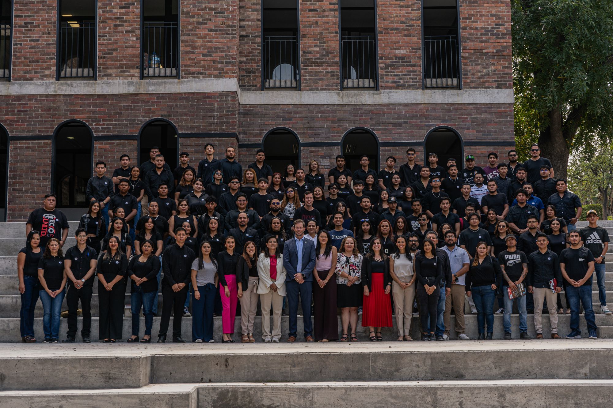 ¡Inician estudios más de 150 dragones en la Universidad del Trabajador!