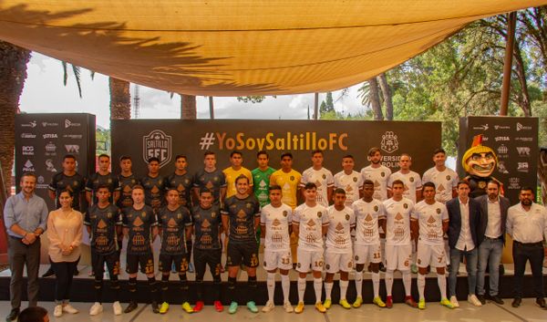 Presenta Saltillo FC plantilla y uniformes en Universidad Carolina